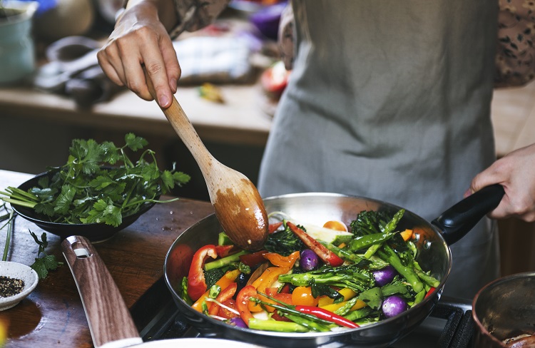 12 bad cooking habits that you probably need to stop